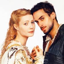 Londres, finales del siglo XVI. En medio de la peste, la censura y la  presión del éxito, un joven William Shakespeare atraviesa una profunda  crisis creativa. Todo cambia cuando conoce a Viola