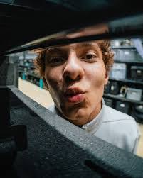 Harry Mose's Instagram, Twitter & Facebook