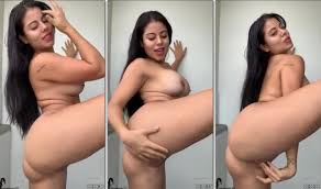 Steffy Moreno Nue Jouant Avec Sa Jambe En Lair - Cnn Amador