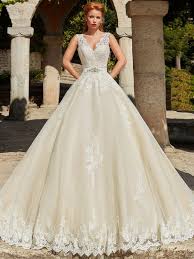 Rochie de mireasa pentru viitoarele mirese, din straturi de voal suprapuse, cu margele si paiete, cu maneci din dantela, culoare alba agb007. ØªÙÙØ¬ ØªÙØ²Ø§ÙÙØ§ Ø®Ø·Ø© Ø§ÙÙØ¨ÙØ¹Ø§Øª Rochii De Mireasa Printesa Cu Cristale Zetaphi Org