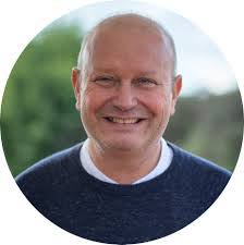 Dean Etienne's Instagram, Twitter & Facebook