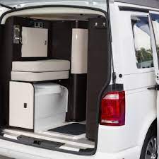 Maintenant, dressez le plan de travail de votre kitchenette, votre plateau de table, et votre plateau de lit. Amenager Son Fourgon En Camping Car Soi Meme Tous Nos Conseils H2r Equipements