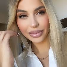 Liz Prado's Instagram, Twitter & Facebook