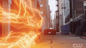 Dopo il look della nuova batwoman, javicia leslie, vediamo sul set l'aspetto della nuova macchina della supereroina mascherata. Did The Flash Give Fans Their First Look At The Arrowverse Batmobile