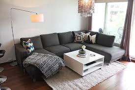 Dengan sofa sederhana, ruang tamu milik carmen dari singapura ini sangat cocok untuk ruangan sempit. Menata Ruang Tamu Sederhana Bangun Rumah Jogja
