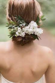 See the pink flower hair comb in the picture, it is quite beautiful, yes? Pin By Anna Sokolov On She Has Flowers In Her Hair Flowers In Hair Wedding Hairstyles Floral Hair