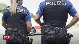Verweigert der betroffene dies, darf die polizei laut § 81a stpo einen bluttest anordnen, wenn der dringende verdacht einer drogenbedingten verkehrsgefährdung oder einer trunkenheitsfahrt besteht. Was Darf Die Polizei Und Was Nicht Ratgeber Srf