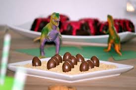 Dinoeier Fur Den Dino Geburtstag In 2020 Partyideen Fur Kinder Dinosaurier Party Kindergeburtstag Essen Suss