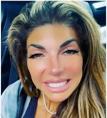 Let's go back to season 4 since I'm rewatching for the millionth time.  Posche fashion show “Melissa stripper” incident. I honestly don't believe  Teresa was involved in that. She's not a good