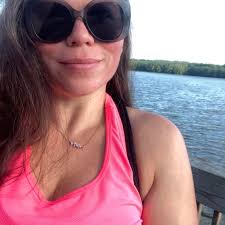 Will a single goldfish be fine in a tank?