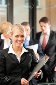Starting a small business may sound exciting as you can be your own boss and spend your time and energy on something you are passionate about. Business Team In Einem Buro Wird Der Junior Chef Vor Stehen Lizenzfreie Fotos Bilder Und Stock Fotografie Image 13319537