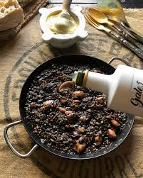 Arroz negro è una ricetta spagnola a base di riso nero, molto conosciuta e saporita, perfetta per una cena tra amici con cui si vuol fare bella figura! Arroz Negro Con Chipirones La Cocina De Frabisa La Cocina De Frabisa