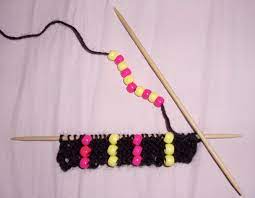 By and large, between knitting andcrochet no special differences. Bead Knitting Wikipedia