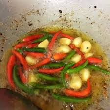 Masukkan sos tiram, sos tomato dan sedikit air dan kacau hingga sebati. Resipi Sotong Masak Ala Thai Nak Buat Mudah Gerenti Sedap Keluarga