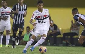 Veja o perfil de gustavo maiagustavo maia no linkedin, a maior comunidade profissional do mundo. Sao Paulo Acerta Venda De Gustavo Maia Ao Barcelona Por R 27 Milhoes Gazeta Esportiva