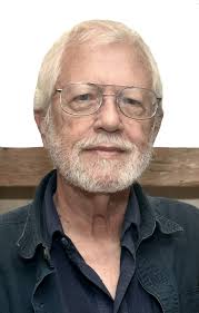 Austin's surprising appearance without a hat