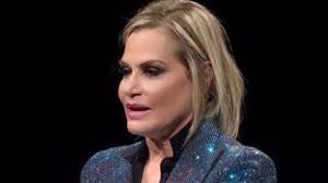 Stasera, in onda su rai1, il programma condotto da serena rossi. Simona Ventura A Canzone Segreta Arriva Lui E Sono Lacrime