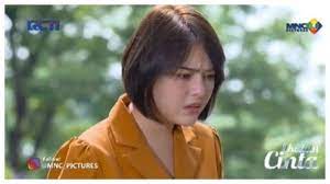 Andin, seorang dosen, menikah dengan nino si pengusaha muda. Mq0wjmkigejfwm