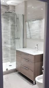 Petite Salle De Bains Moderne A Valence Gris Bois Blanc Grande Vasque Et Miroir Amenagement Salle De Bain Salle De Bains Moderne Plans Petite Salle De Bain