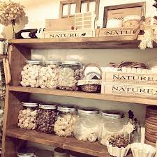 瓶を使ってオシャレに収納 小物や調味料の整理整頓に便利な瓶収納をご紹介 folk 収納 小物 収納 整理整頓