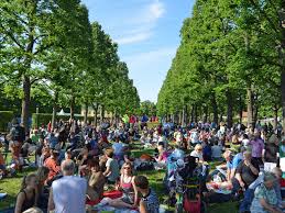 Die „tre fiori magici zeigen vor der grotte im großen garten menschliche blütenträume. 2015 Kleines Fest Herrenhausen Picknick Vorab 30 Kleines Fest Im Grossen Garten Galerien 01 Data Neu Media Www Hannover De Herrenhausen