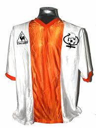 Dando like en nuestra imagen y compartiéndola con un mensaje de apoyo a nuestro #cobresal para el campeonato que se. Camisetas Club Deportes Cobresal