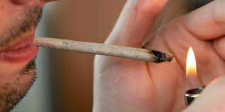 Le gramme est entre 3.5 (avec un peu de quantité) et 5€. Bientot Une Amende Forfaitaire Pour Les Consommateurs De Cannabis Et De Cocaine Le Point