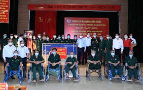 Đại sứ việt nam tại ba lan nguyễn hùng cùng phu nhân tại lễ kỷ niệm. Jaf4wrruplvrpm