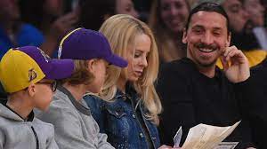 €4.00m* oct 3, 1981 in malmö, sweden. Zlatan Ibrahimovic Warum Der Superstar Des Ac Mailand 27 Kinder Beschenkt Fussball Bild De