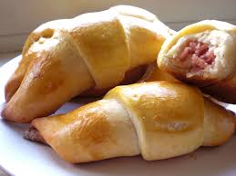 Aprende A Hacer El Maravilloso Cachito De Jamon Venezolano Receta Paso A Paso Para Hacer Hasta 32 Cachit Recetas Venezolanas Pan Con Jamon Comida Venezolana