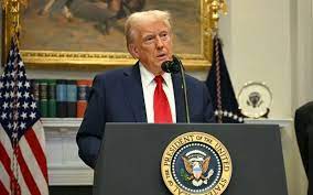 Tổng thống Trump đang cân nhắc áp thuế 10% đối với hàng hóa Trung Quốc từ  tháng 2