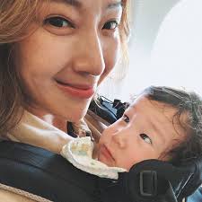 Kid (person who has not yet reached adulthood) (classifier: å¨›æ¨‚ éš‹æ£ é¦–æ¬¡æŒ'æˆ˜å¸¦3ä¸ªå­©å­å‡ºå›½æ—…æ¸¸ Olieç»ˆäºŽè·Ÿä¸Šå¤§é˜Ÿäº† é•¿è…¿åŸºå› å¤ªå¼ºå¤§