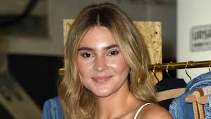 Max giesinger und stefanie giesinger im interview mit viva moderatoren melissa lee und sami slimani. Stefanie Giesinger Damenbart Foto Sorgt Fur Aufsehen Intouch