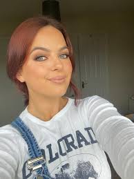 Hello ☺️, I am a native English speaker from Ireland. I am currently living  in Hanoi and looking for a teaching job. I have TEFL & TESOL certifications  and worked abroad teaching