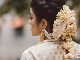 Easy wedding guest hairstyles wedding hairstyles half up half down short wedding hair wedding hairstyles for long hair hairstyle wedding open hairstyles indian hairstyles bride hairstyles mehndi hairstyles. 11 Gorgeous Indian Hairstyles With A Gajra Set For Everyone