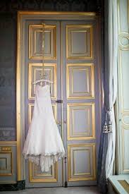 The deep, rich yellow of gold has a number of lofty connotations, including wealth, prosperity, victory, and success. Eye For Design Decorating With The Gold And Grey Color Combination