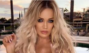 Thói quen giúp 'bà ngoại hot nhất thế giới' giữ da trẻ lâu