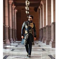 Ranveer Singh Oozes Handsomeness As He Gets Ready For A Wedding In Abu Dhabi See Pics Pinkvilla Lalu mengapa rani yang dihujat? ranveer singh oozes handsomeness as he