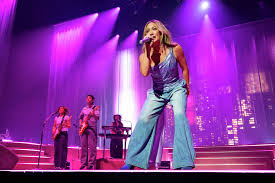 After sold-out Bay Area concert, Hilary Duff thanks wrong city