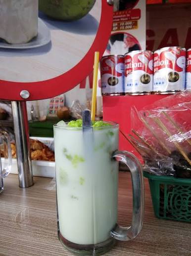 Yang tau segernya es degan campur ketan ijo ini dimana, ngacungg 😁 Lokasi  : agen kelapa muda cimanyla Jl. Raya Kendangsari No.87, Jemur Wonosari,  Wonocolo, Kota SBY, Jawa Timur 60237 https://goo.gl/maps/GB752PiiRHs Klik