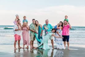 Take your gender reveal to the beach! Beach Photoshoot Ideas What To Wear 7 Tips From A Pro Photographer
