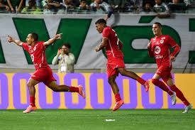 Azarão, Ibrachina forma atletas com 'futebol raiz' e sonha com era profissional
