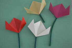 Sammlung von uta wagner • zuletzt aktualisiert: Bastelideen Fur Senioren Einfache Tulpenbluten Falten In Gelb Und Rot