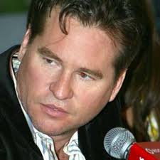 His zodiac sign is capricorn. Picoteando El Espectaculo El Actor Val Kilmer Tiene Problemas Parece Que Se Le Olvido Pagar Impuestos No Es La Primera Vez Que Val Kilmer Se Ve Envuelto En Problemas Tributario