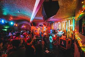 Many famous bands performed … Bewhpsa72643dm