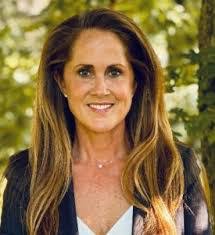 Dana Nestor's Instagram, Twitter & Facebook