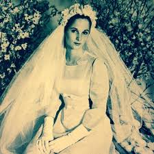 Amanda Burden In Her Wedding Designed By Mainbocher In Swiss Organza Photo By Cecil Beaton 1964 Mainbocher Most Beautiful Wedding Dresses Bride Style