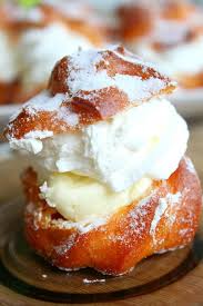 Aceste Choux A La Creme Cu Siguranță Iti Vor Surprinde Placut Oaspeții La Orice Petrecere Delicate și Aerate Sunt Cream Puff Recipe French Desserts Desserts