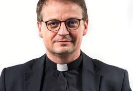 Games of the xxxi olympiad. Ks Miroslaw Tykfer Zegna Sie Z Przewodnikiem Katolickim Nowym Szefem Ks Wojciech Nowicki