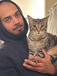 Have you guys ever seen such audacity? Mind you, idk this man & this was my  first impression of him.